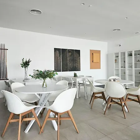 Apartment Modern 3 Bedroom With Amazing Facilities *